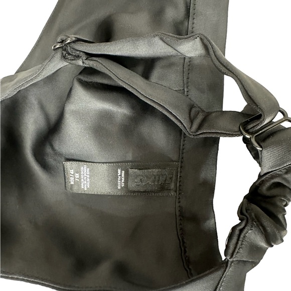 Skims - Picture 3 of 3